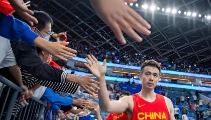 开云下载-拒爆冷！中国男篮逆转台北队，继伟神仙3分，朱俊龙3分6中5砍19分