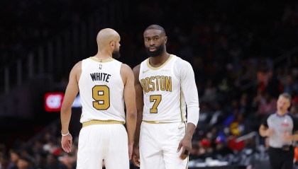 kaiyun-德里克·怀特：杰伦·布朗吃的第一个T没得说 但第二个T太扯了