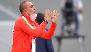 派上用场？卡纳瓦罗2021年被广州队解约时，带走两大箱执教笔记