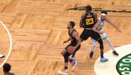 开云官网-遭遇垫脚+被压左腿 肉搏大战令库里伤痕累累