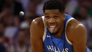 开云体育-根本拦不住！字母哥半场10中7高效砍14分4板 连续攻筐撕碎防守