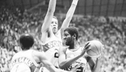 他曾到访中国和八一男篮交手 如今迈入名人堂大门