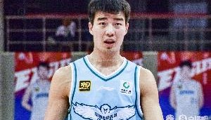 很拼！吕俊虎罚球4中4拿到6分2板 有4犯规