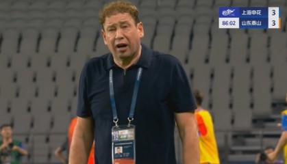 都快哭了！申花后场送大礼被扳平，斯卢茨基面色赤红痛苦万分